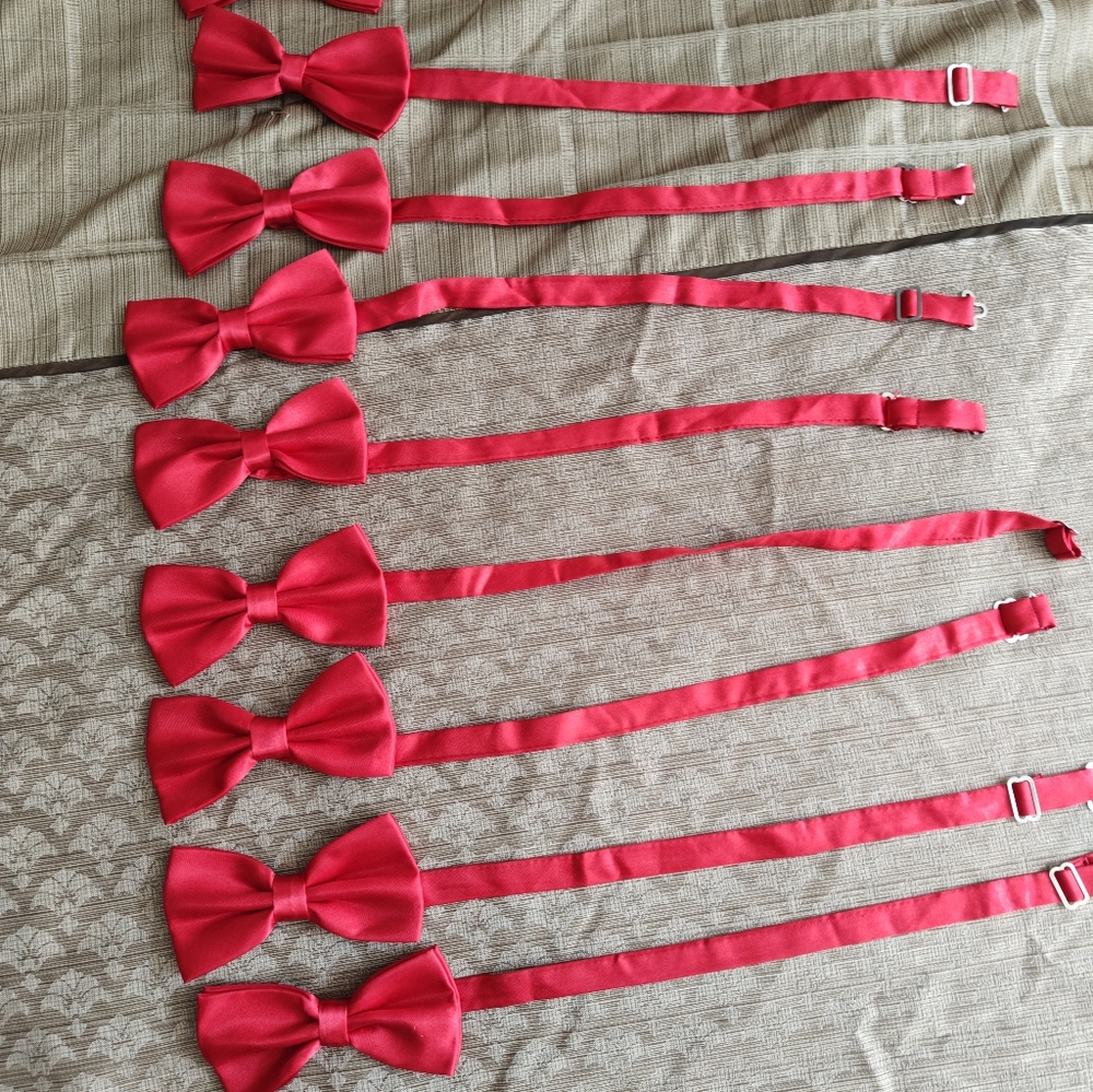 Pink Bow Tie - Picture 2 of 4